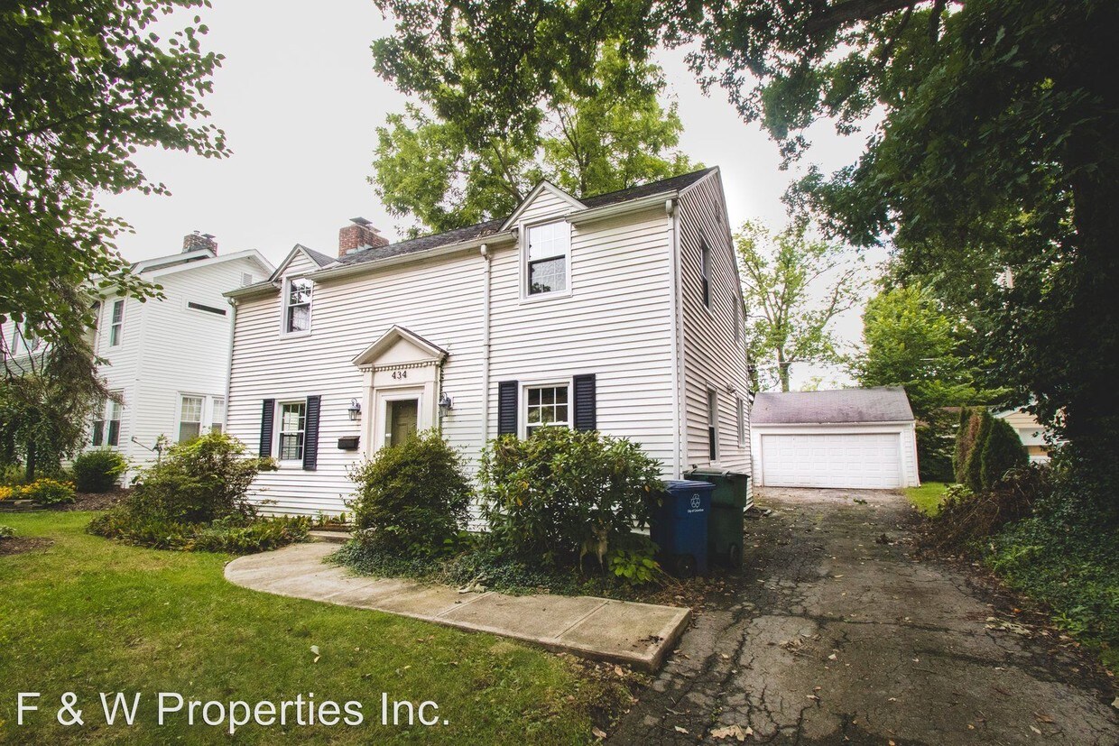 Primary Photo - 3 br, 1.5 bath House - 434 Clinton Heights