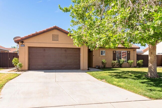 Foto del edificio - 4034 E Ave R