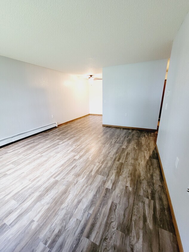 Foto principal - 102 4th St E