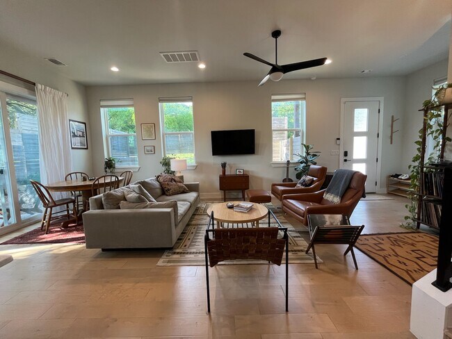 Foto del edificio - 3507 Oak Springs Dr