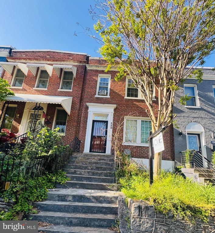 Foto principal - 228 Ascot Pl NE