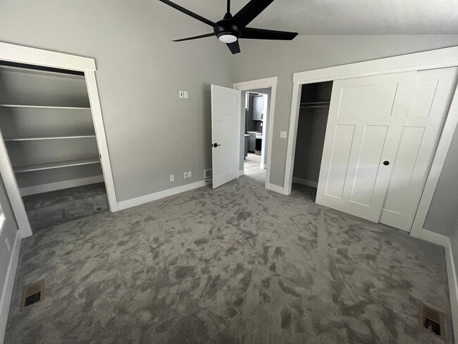 Foto del edificio - 214 Miller Ln