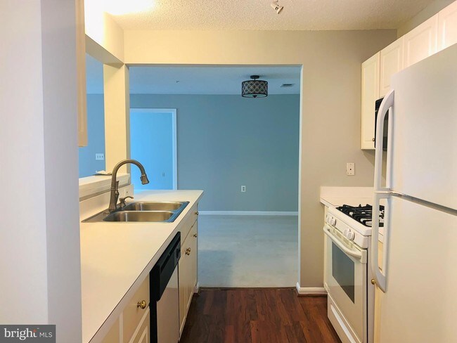 Building Photo - 10022 Vanderbilt Cir