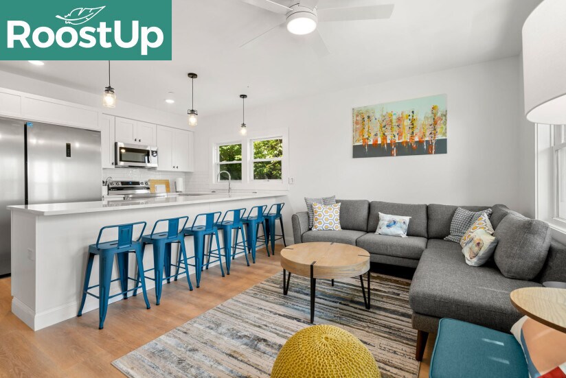 Foto principal - RoostUp Furnished Private Bedroom with Private Ensuite Bath in East Somerville!