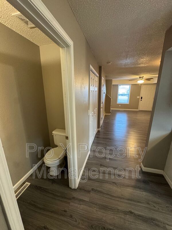 Building Photo - 4115 S Glenn Ave