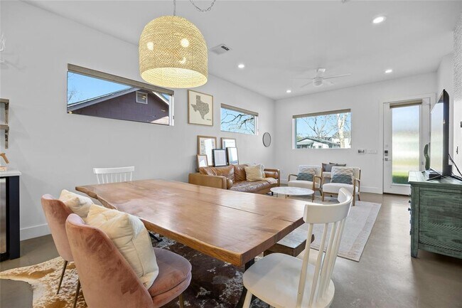 Foto del edificio - 3017 E 16th St