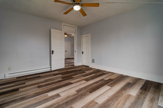 Foto del edificio - 328 Clinton St