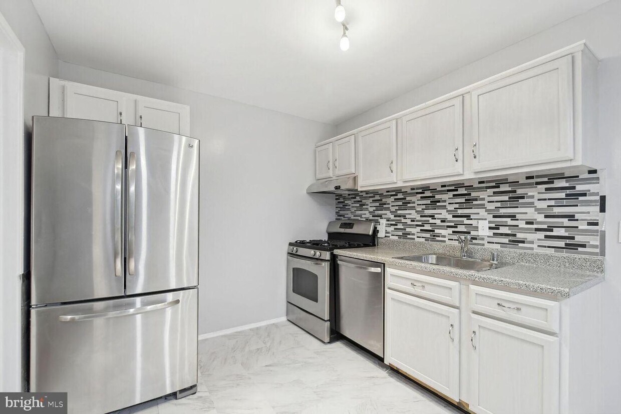 Foto del edificio - 1635 Parkcrest Cir