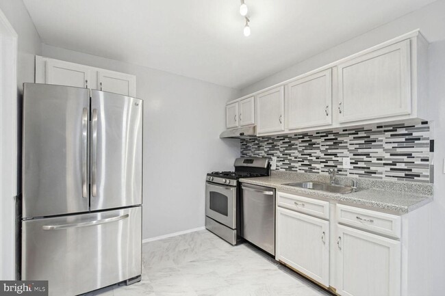 Photo - 1635 Parkcrest Cir #201 Apartment