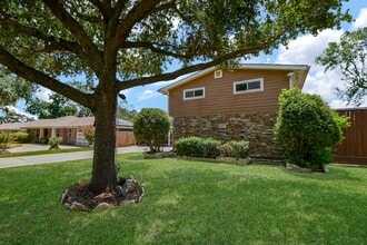 Building Photo - 5927 Moonmist Dr