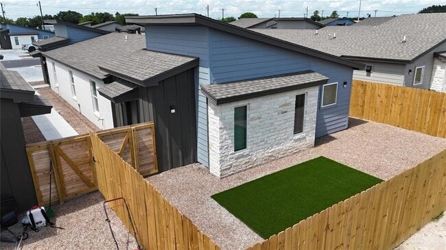 Building Photo - 4004 Jenna Ln