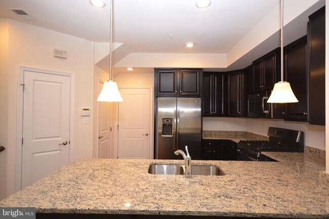 Building Photo - 5942 Leben Dr
