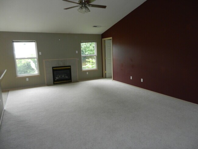 Building Photo - 3 Bedroom Ranch Style Home With Great Layo...