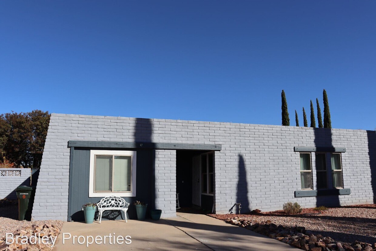 Primary Photo - 4 br, 2 bath House - 1105 Plaza Azul