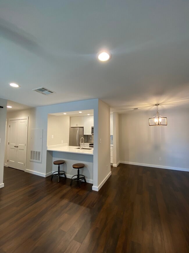 Building Photo - 1202 Thorpe Ln