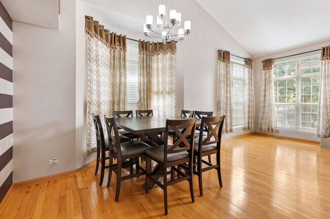 Foto del edificio - 786 Meadowridge Dr