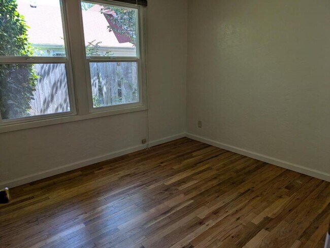 Foto del edificio - 2055 NW Beca Ave