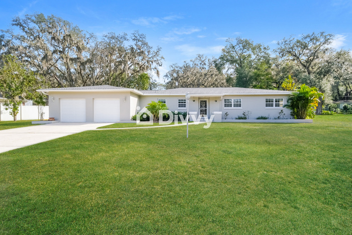 Primary Photo - 320 Bahamas Ave, Temple Terrace, FL 33617