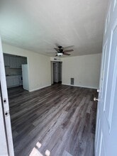 Building Photo - 2330 E Ashlan Ave