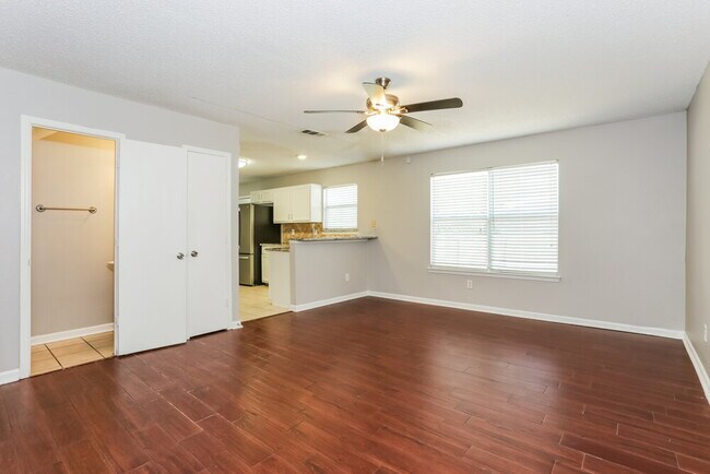 Foto del edificio - 8104 Gardengate Ct