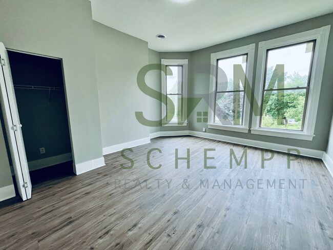 Foto del edificio - 2708 W Main St