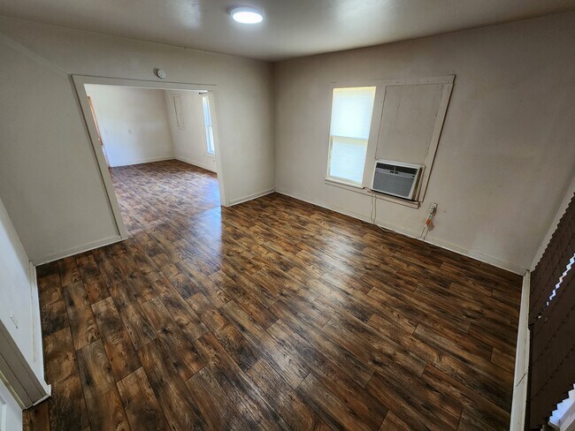 Foto del edificio - 510 N Division St
