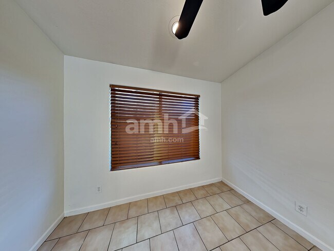 Foto del edificio - 7659 S Meadow Spring Way