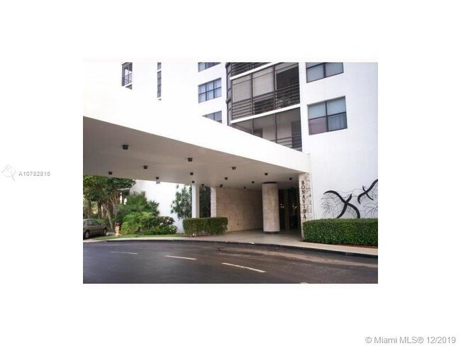 Building Photo - 20100 W Country Club Dr