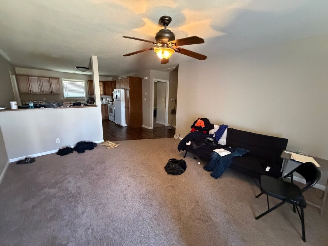 Building Photo - 208 Wild Rose Ln