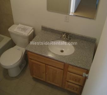 Baño 1 - 1434 Logan St