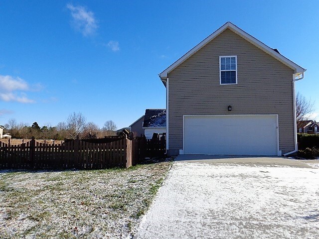 Building Photo - 3300 Stars Cove Ln