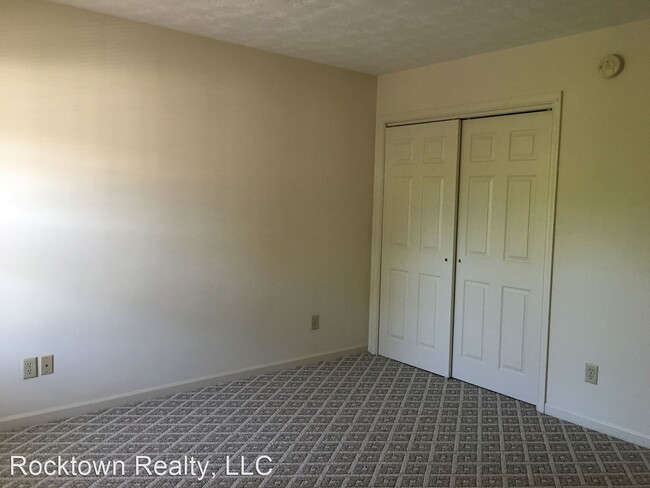 Building Photo - 2 br, 1.5 bath House - 2451 Mosby Court