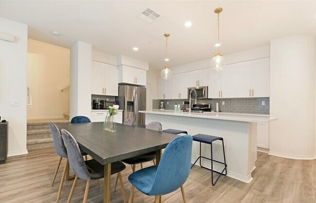 Foto del edificio - 931 E Drapery Ln