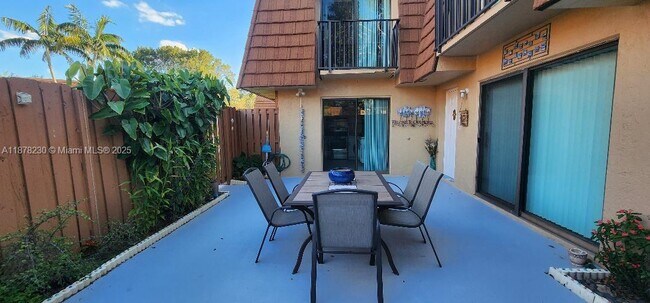 Foto del edificio - 2556 Lakeview Ct