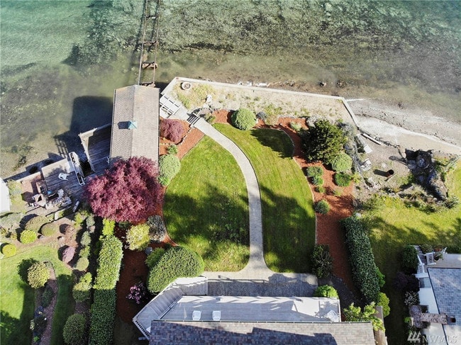 Building Photo - Watauga Beach Home