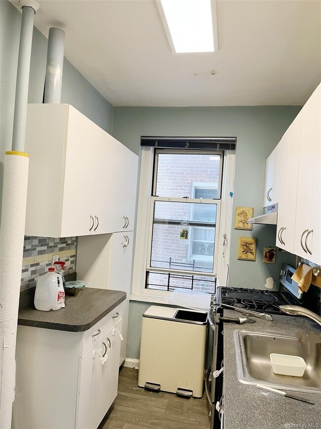 Foto del edificio - 75-40 Austin St