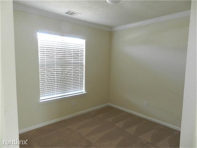 Foto del edificio - 8058 Arrington Forest Ln