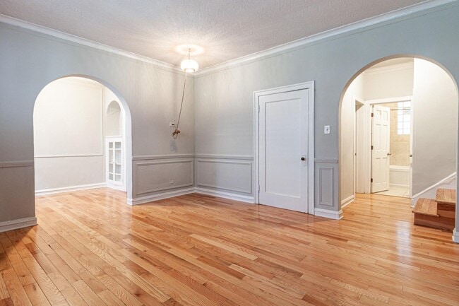 Building Photo - 546 W Surf St