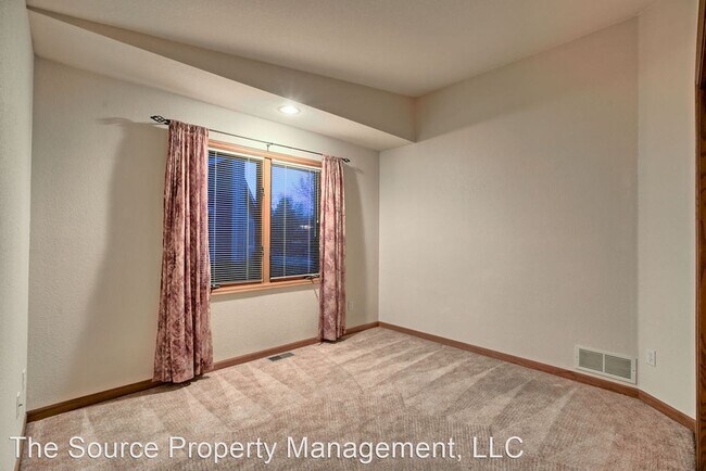 Foto del edificio - 4 br, 3 bath House - 6401 Finch Ct