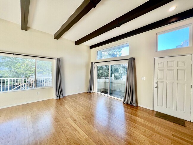Building Photo - Gorgeous 3B/2.5BA condo with Attached Gara...