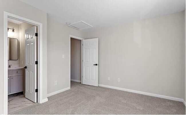 Foto del edificio - Angier Townhome