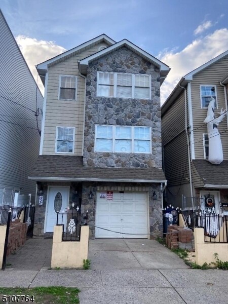 Foto principal - 578 E 23rd St