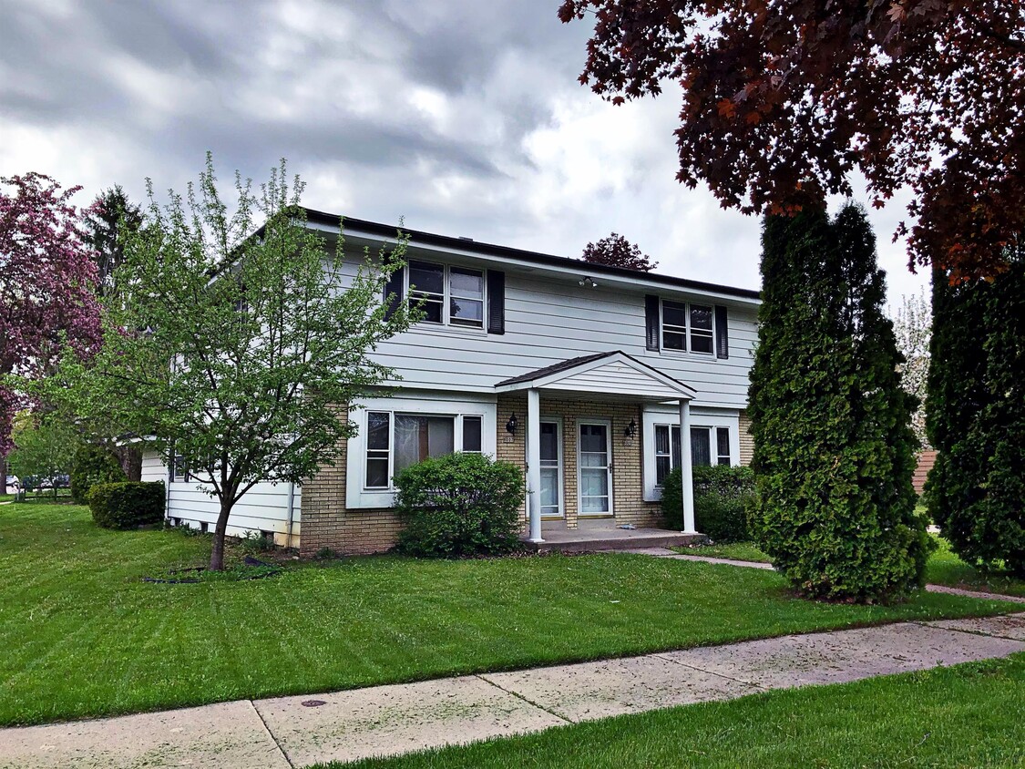 Primary Photo - 6009 N 109th St