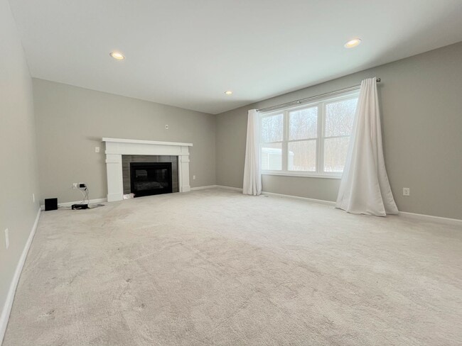 Building Photo - Stunning 4-Bed Single-Family Home For Rent in Amherst - Cherry Laurel Lane