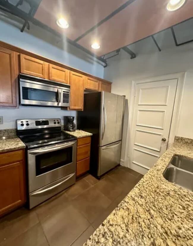 Upgraded 1 bedroom unit- Walking distance ... - Upgraded 1 bedroom unit- Walking distance ... Apartment