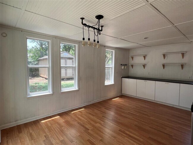 Building Photo - 2304 Larston Ln