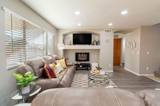 Building Photo - 1387 E 10th Pl