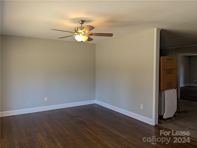 Foto del edificio - 354 Fieldstone Rd