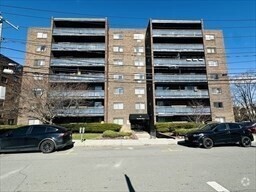 Building Photo - 32 Whites Ave