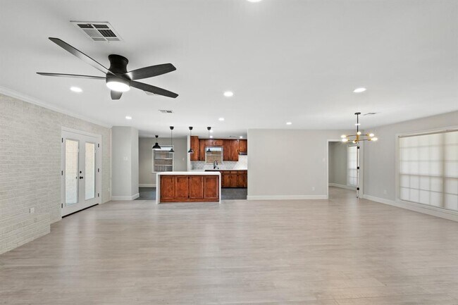 Building Photo - 5911 Rutherglenn Dr